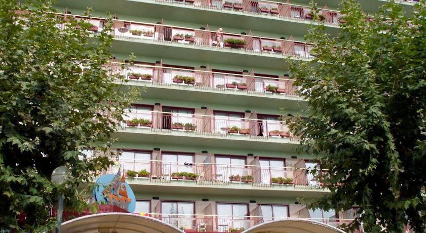 Checkin Garbí Hotel